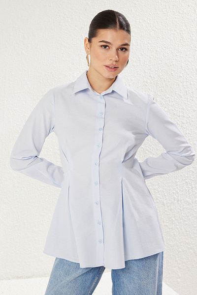 Trendyol Modest Blaues, plissiertes Baumwollhemd mit Taille TCTSS25TG00015