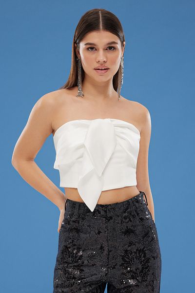 Trendyol Collection Weißes, trägerloses, gewebtes, stilvolles Bustier mit Schleife TPRSS25BS00023