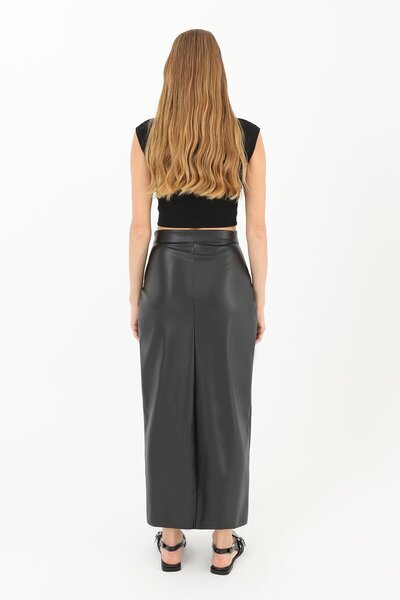 Puane Fusta de damă din piele cu fantă în față - 18215ETK - neagră