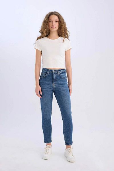 DeFacto Lina Comfort Mom Fit High Waist Knöchellange Jeans – bequeme, geformte, gewaschene Hose D5885ax24wn