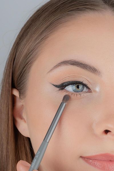 Alix Avien Narrow Structure Eyeshadow Blending Brush - Pencil Brush Aa202