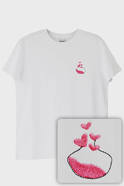 NUUGG تي شيرت مطرز بنمط إكسير الحب - تي شيرت للزوجين في عيد الحب