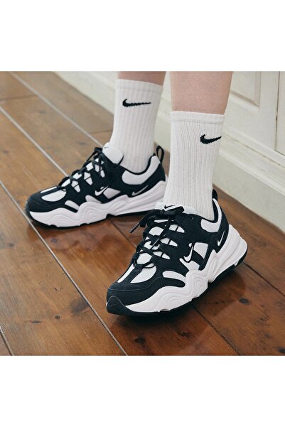 Nike حذاء رياضي نسائي من Tech Hera-DR9761-101