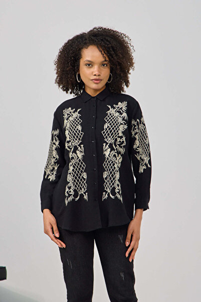 MİA NOURA ДАМСКА РИЗА С БРОДЕРИИ НА РЪКАВИТЕ И ОТПРЕД