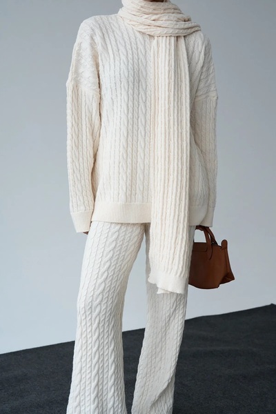 BELLA FASHION Ekru - 3-Piece Knitwear Set with Scarf-Sweater-Pants Hair Braid Model