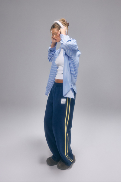 bases. Φούτερ με ριγέ φλις φαρδύ πόδι