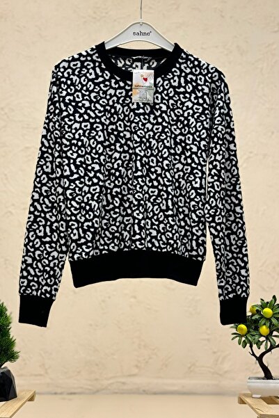 sahnemoda Світло-сірий светр з леопардовим принтом та круглим вирізом