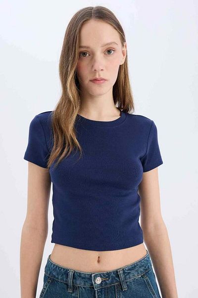 DeFacto Νέα σεζόν Coool Fitted Basic μονόχρωμο μπλουζάκι με κοντό μανίκι