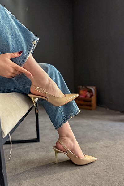 SHOEBELLAS Brun Bej Rugan Gold Toka Detaylı Kadın Topuklu Ayakkabı