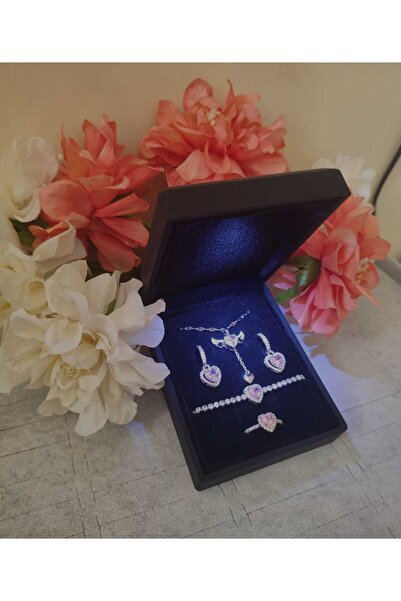 HKN AVM ACCESSORİES Işıklı Kutuda  Gümüş Yüzük Bileklik Küpe Kanatlı Hareketli Kolye Ciddi Ilişki Yüzüğü Set Kombin