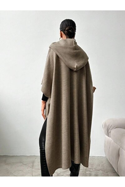 02Lady Fashion Knitwear Hooded Poncho