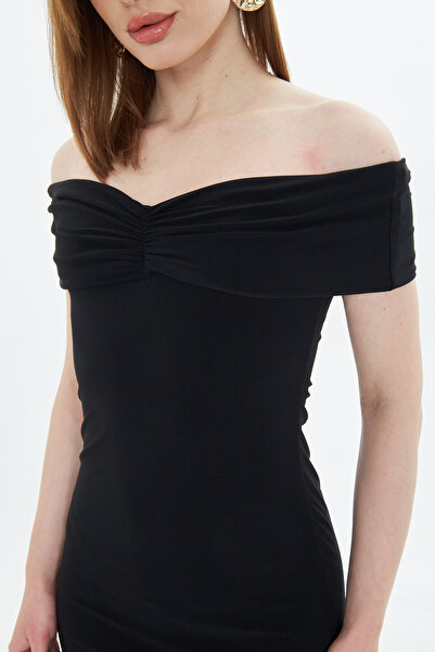 My Peak فستان زهرة سوداء خارج الكتف