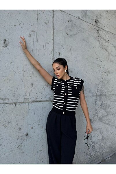 02Lady Fashion Striped Pocket Buttoned Knitwear Vest