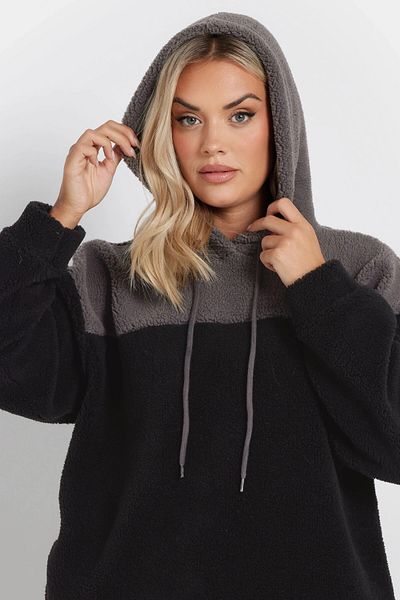 Stil Diva Plus Size Long Sleeve Plush Sweatshirt with Hood and Pockets 303790