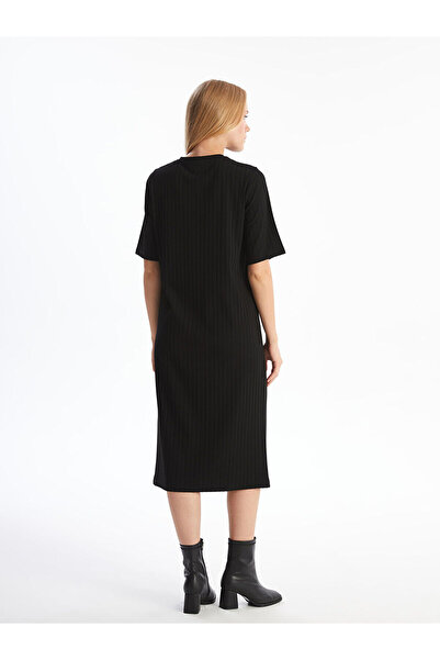 LC Waikiki Μαύρο φόρεμα με υφή με λαιμόκοψη