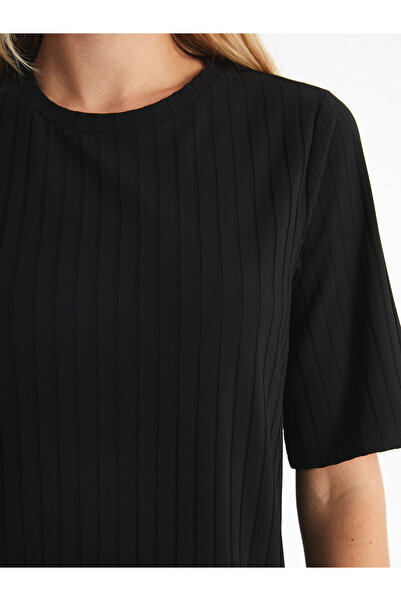 LC Waikiki Μαύρο φόρεμα με υφή με λαιμόκοψη