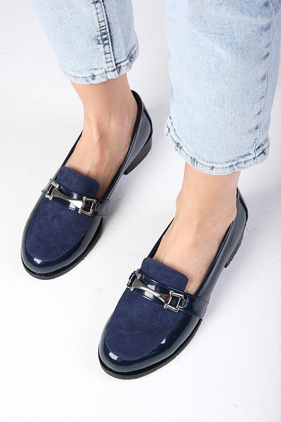 Mio Gusto Marineblaue, flache Oxford-Schuhe aus Lackleder und Wildleder für Damen
