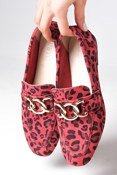 Mio Gusto Myrcella originální semiš oranžová barva s leopardím vzorem řetízkový doplněk dámský mokasín s tupou špičkou