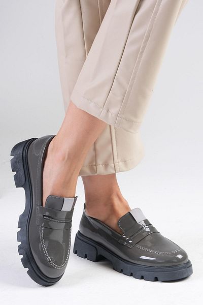 Mio Gusto Dámské polobotky Casey šedé lakované kůže s tlustou podrážkou