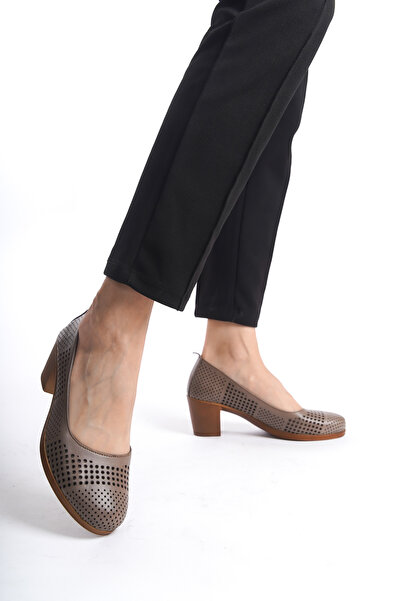 Tamdabu Ayakkabı حذاء نسائي كاجوال مصنوع من جلد المنك ومقطوع بالليزر