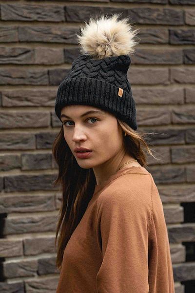 Nordbron Black Beret Fur - Soft and Colorful Winter Deely with Logo Detail