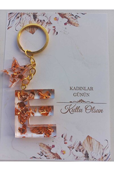 demirbasavm سلسلة مفاتيح إيبكسي مصنوعة يدويًا مخصصة ليوم المرأة في 8 مارس (كل حرف متوفر)