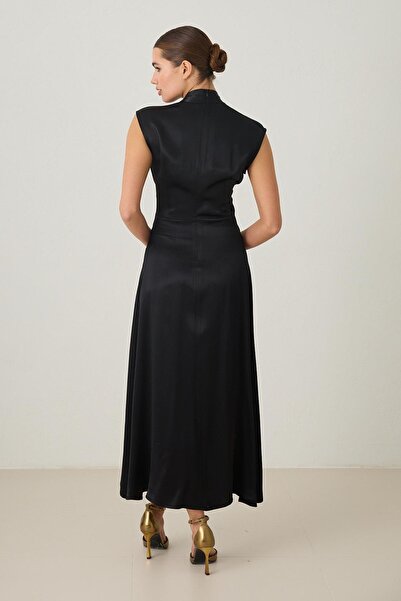 Setre Siyah V Yaka Belden Detaylı Midi Boy Kolsuz Elbise