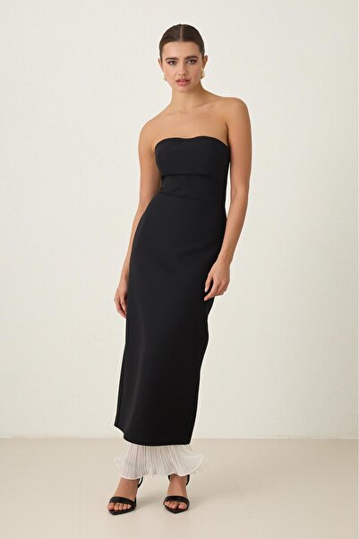 Setre Siyah Straplez Yaka Çıkarılabilir Askı Detaylı Tam Kalıp Eteklerinde Pile Detaylı Elbise