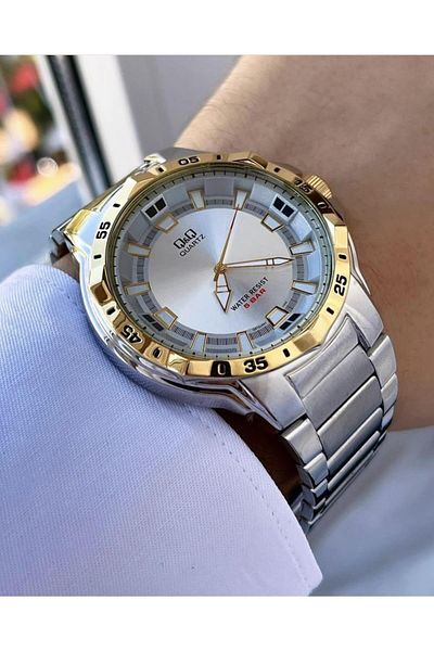 Q&Q Men's Metal Band Wristwatch