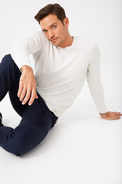 Desen Triko Чоловічий базовий светр з V-подібним вирізом з тонкого трикотажу, кісткового кольору