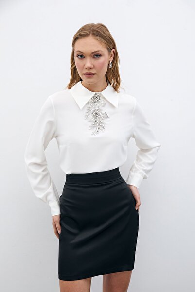 Sateen Yakası Taş Aksesuarlı Bluz - Ekru