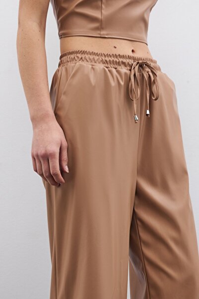 Sateen Μπεζ casual δερμάτινο παντελόνι