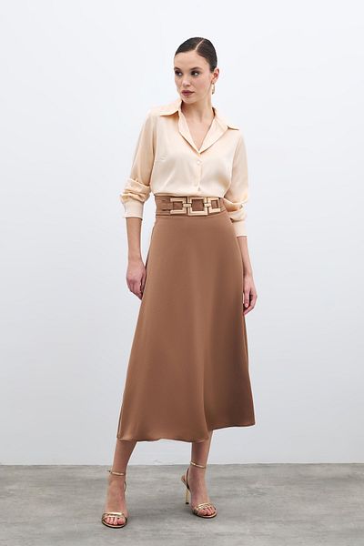 Sateen Fusta din crepon satinat cu accesorii pentru talie - Camel