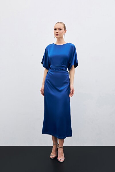 Sateen Тъмносиня рокля от сатен с детайли