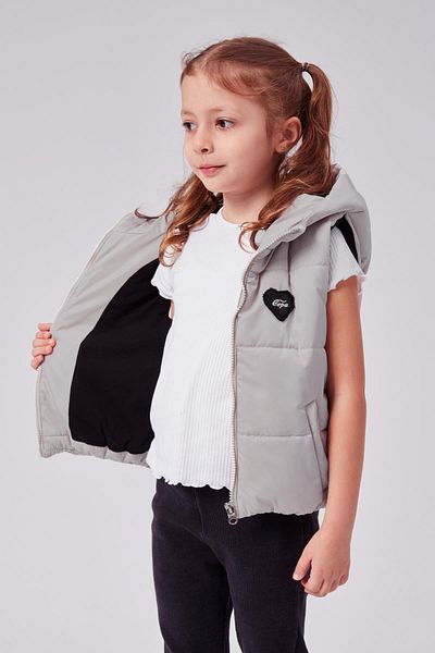 Benittokids Пухена жилетка с качулка за момиче 51307