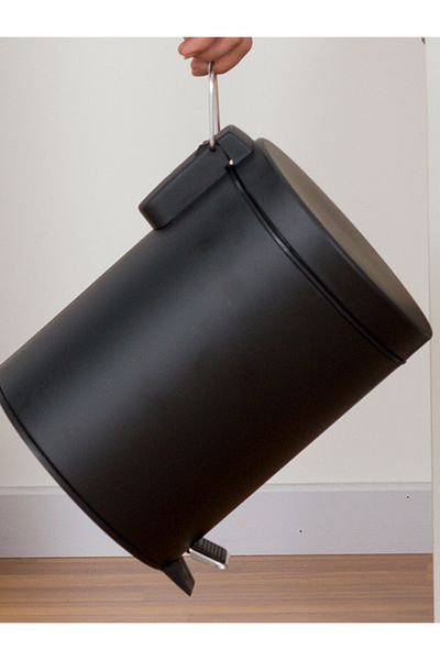 Choice <4l 108743 3l Mini Black Round Lidded Step Trash Can Compact Garbage Bin With Removable Liner Bucket