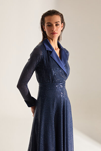 BETTY & SAM ARLON PAYET KRUVAZE YAKA KOYU MAVİ GECE ELBİSESİ