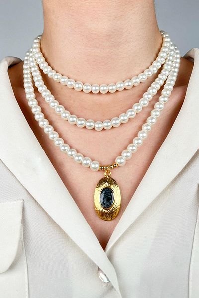 Sose Moda Three Rows of Pearl Design Necklace with Gold Plated Ends - Black