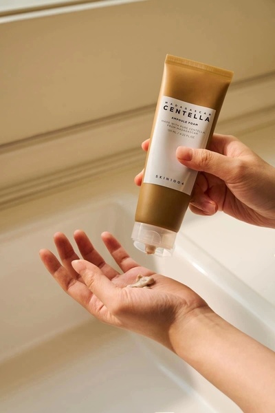 Skin1004 Hassas ve Yağlı Ciltleri Derinlemesine Temizleyici ve Yatıştırıcı Te...