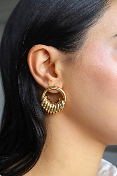 Brillo 2-Piece Earrings with Hoop Model Detail
