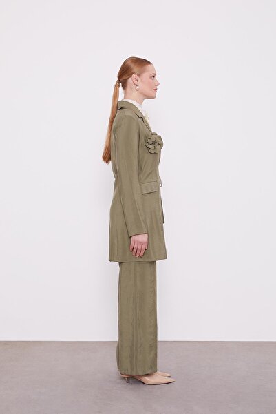 Levidor Σετ μπουφάν με λεπτομέρεια με καρφίτσα χακί τριαντάφυλλο