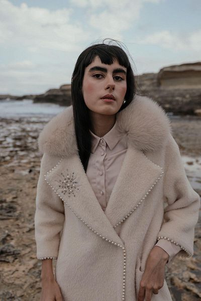 Olcay Plush Coat - Detachable Fur & Pearl Detail, Beige 3959-Tk