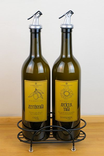 Digithome Petra Set of 2 Oil Pots - Black Metal Stand with Gold Label Amber 750 ml