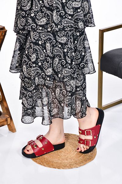 CAPRİ MODA Γυναικείες παντόφλες με μεταλλική λεπτομέρεια διπλής πόρπης Μεσαία βάση