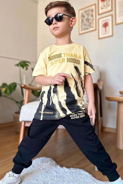 Riccotarz Boy More Than Lettering και Αντίκες Εκτύπωση Λεπτομερές T-Shirt Κίτρινο Φούτερ κοστούμι