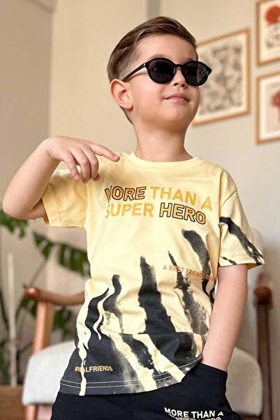 Riccotarz Boy More Than Lettering και Αντίκες Εκτύπωση Λεπτομερές T-Shirt Κίτρινο Φούτερ κοστούμι