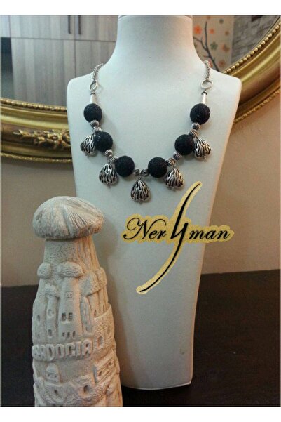 NERYMAN PARLAK SİYAH AKRİLİK BONCUKLAR İLE  ÖZEL KAPLAMA KALP ŞEKLİNDE UÇ APARATLARLA TASARLANMIŞ ŞIK KOLYE