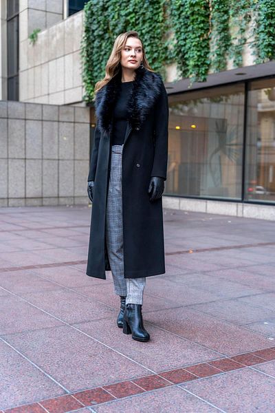 Olcay Abnehmbarer, an der Taille gebundener langer Mantel mit Pelz, Schwarz 3804