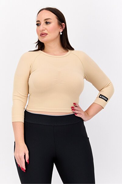 adidas قميص نسائي مقاس كبير بأكمام ثلاثة أرباع، بيج