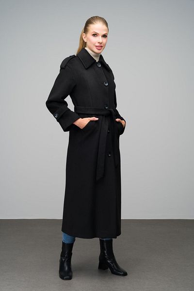 Olcay Černý oversize dlouhý kabát – detail košile a nárameníky 3064